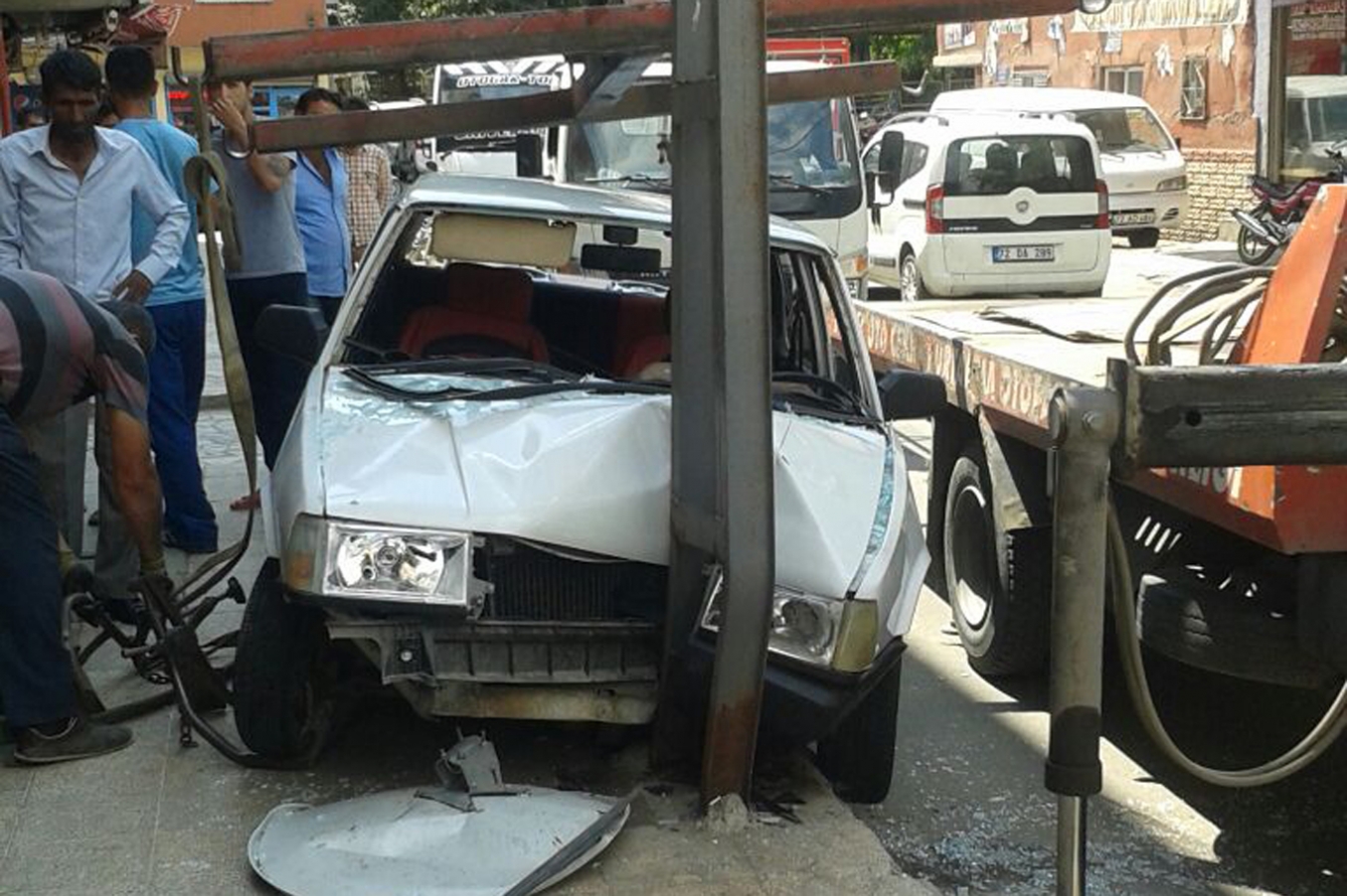 Ehliyetsiz sürücü kaza yapıp kaçtı iddiası Ehliyetsiz sürücü kaza yapıp kaçtı iddiası